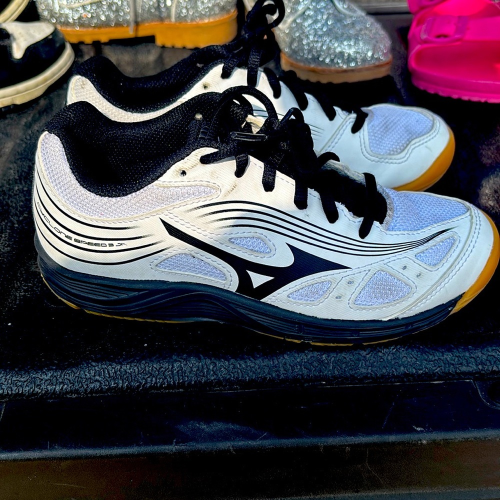 Mizuno volleyball shoes
